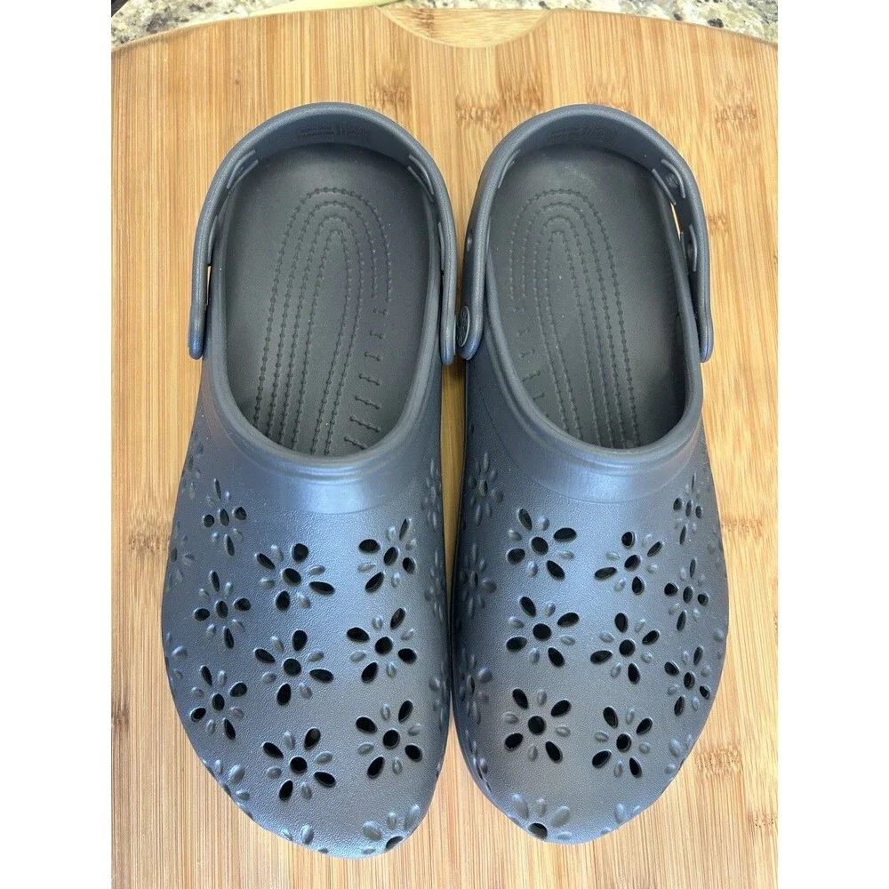 Crocs Classic Floral Cut Out Clogs New Men's 9/ Women’s 11 in Gray